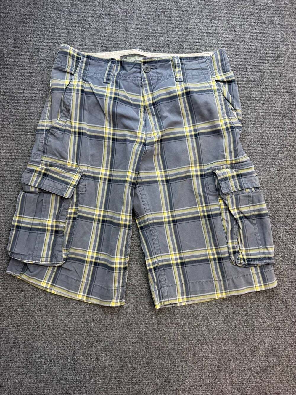 Old Navy Mens Size 28 Gray Yellow Plaid Cargo Shorts Pockets Casual